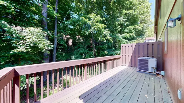610 Maplewood Ct gallery image 29