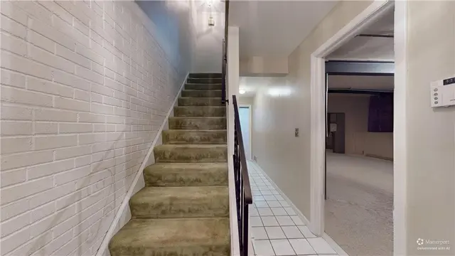 610 Maplewood Ct gallery image 36