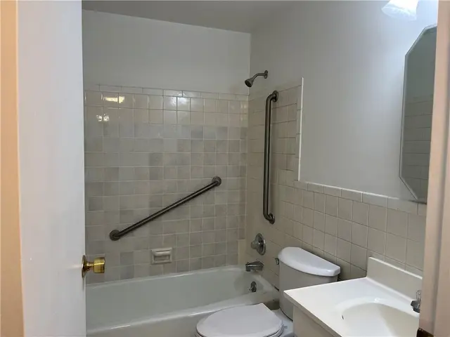 611 Calais Dr 4203 gallery image 8
