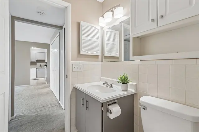 611 Calais DRIVE 4204 gallery image 3