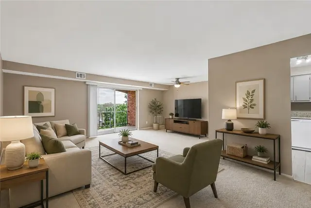 611 Calais DRIVE 4204 gallery image 6