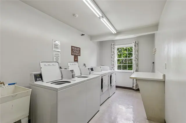611 Calais DRIVE 4204 gallery image 9