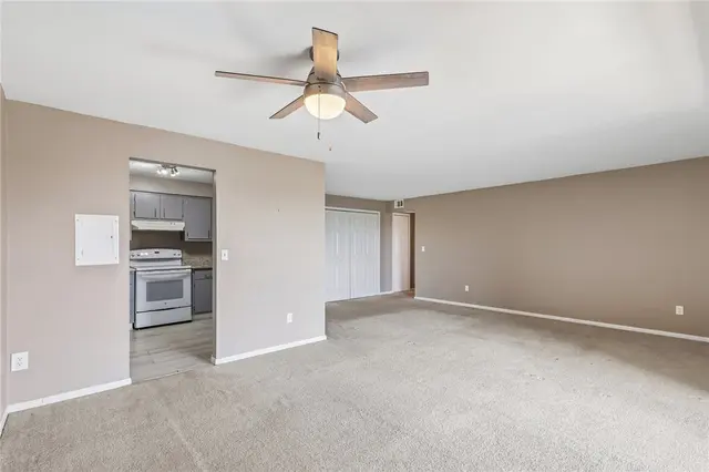 611 Calais DRIVE 4204 gallery image 15