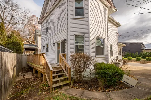 611 Grimes St gallery image 4
