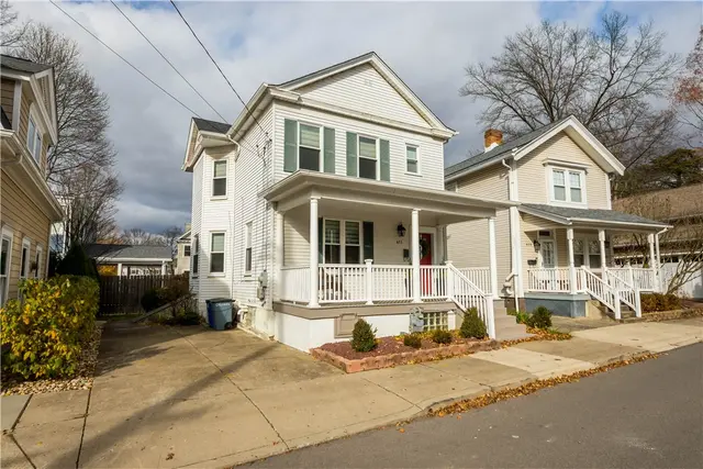 611 Grimes St gallery image 35