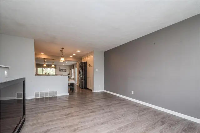 613 Dressel Rd gallery image 5