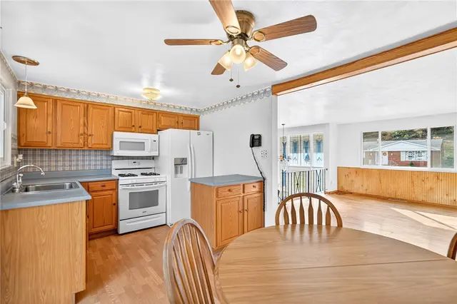 613 Moonstone Dr gallery image 21