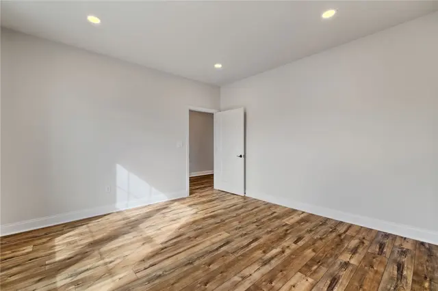 614 Valor Drive gallery image 2