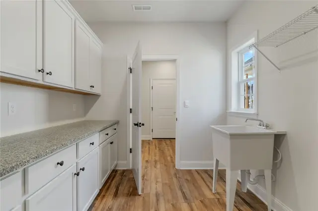 614 Valor Drive gallery image 31