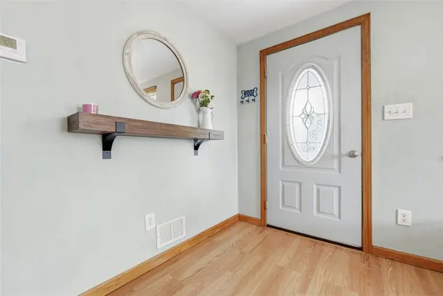 615 Lincoln Pl gallery image 4