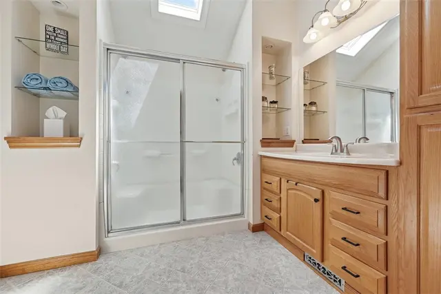 615 Lincoln Pl gallery image 8