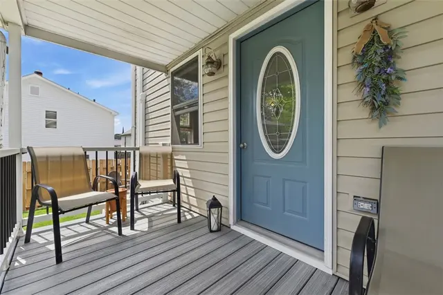 615 Lincoln Pl gallery image 9