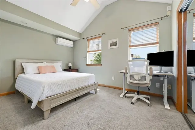 615 Lincoln Pl gallery image 12