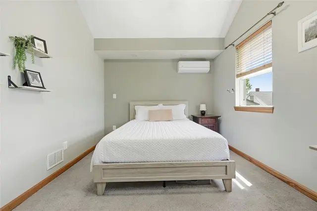 615 Lincoln Pl gallery image 14