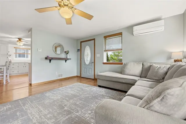 615 Lincoln Pl gallery image 22