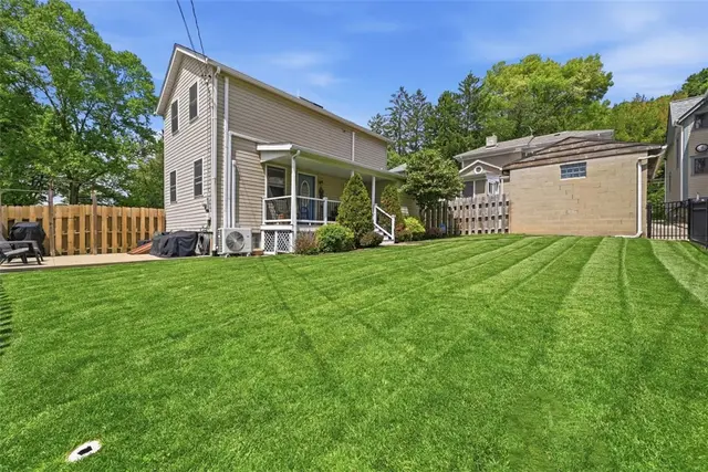 615 Lincoln Pl gallery image 23