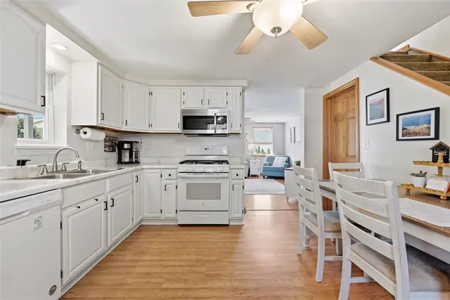 615 Lincoln Pl gallery image 27