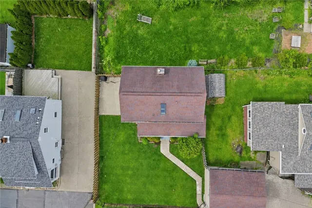 615 Lincoln Pl gallery image 28