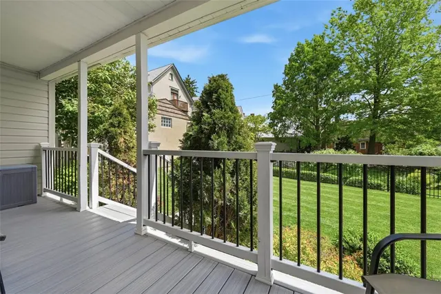 615 Lincoln Pl gallery image 29
