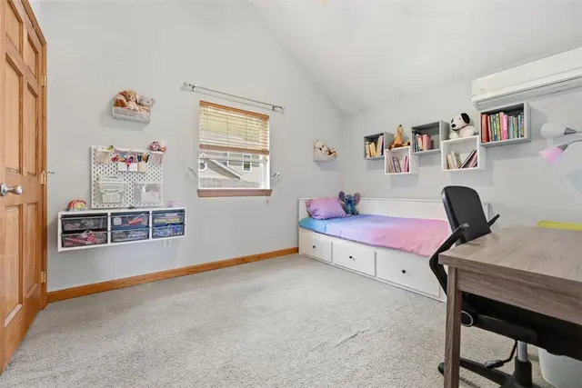 615 Lincoln Pl gallery image 30