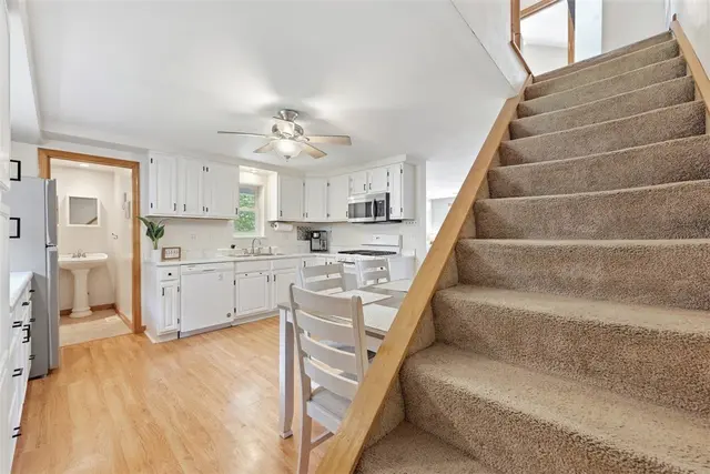 615 Lincoln Pl gallery image 31