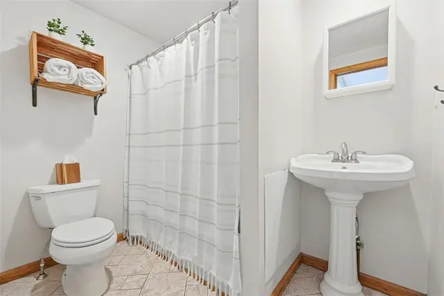 615 Lincoln Pl gallery image 33