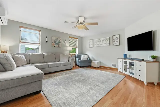 615 Lincoln Pl gallery image 35