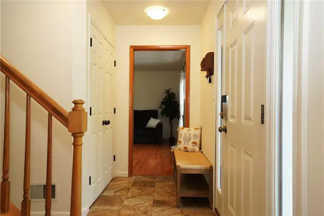 616 Warwick Lane gallery image 18