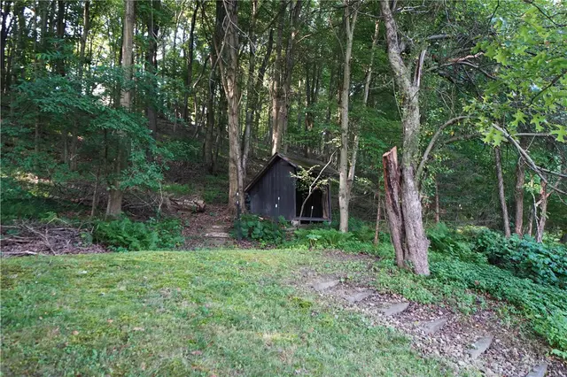 616 Warwick Lane gallery image 31