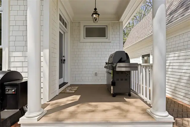 622 Grove Street gallery image 39