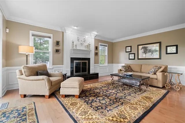 622 Oswego Drive gallery image 4