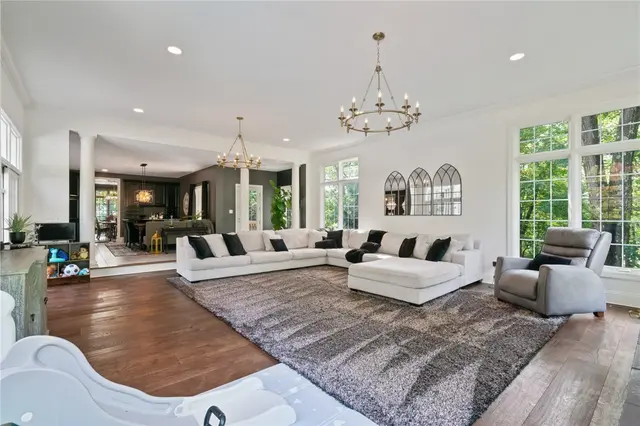 623 Oswego Dr gallery image 4