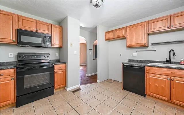 623 Sunset Cir gallery image 6