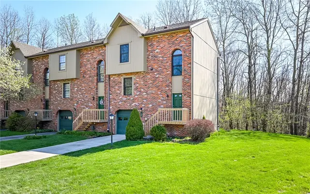 623 Sunset Cir gallery image 8