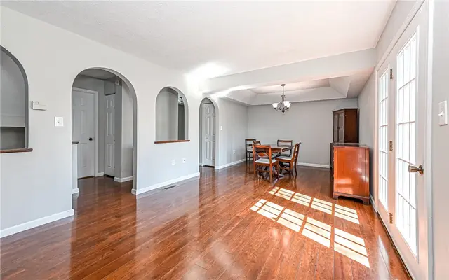 623 Sunset Cir gallery image 19