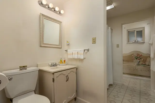 623 Westland Dr gallery image 34