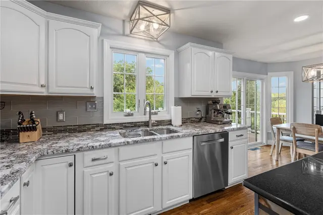 627 Alex Ct gallery image 3