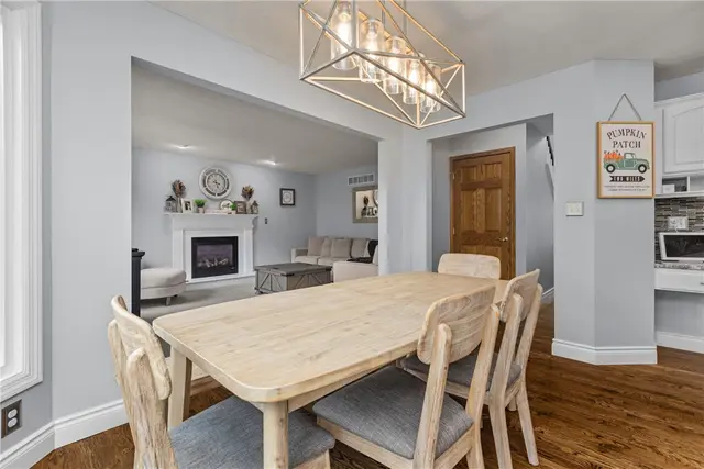 627 Alex Ct gallery image 6