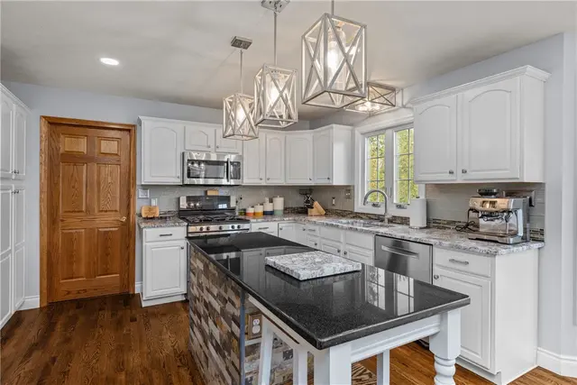 627 Alex Ct gallery image 12