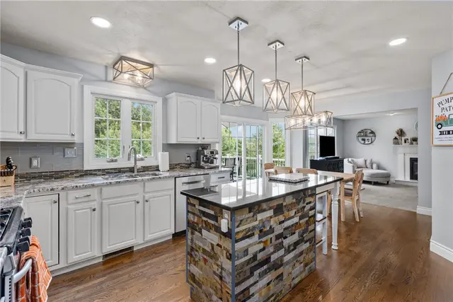 627 Alex Ct gallery image 31