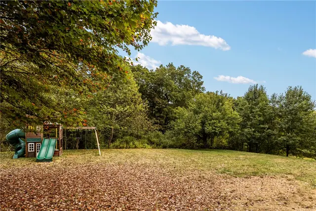 627 Alex Ct gallery image 35