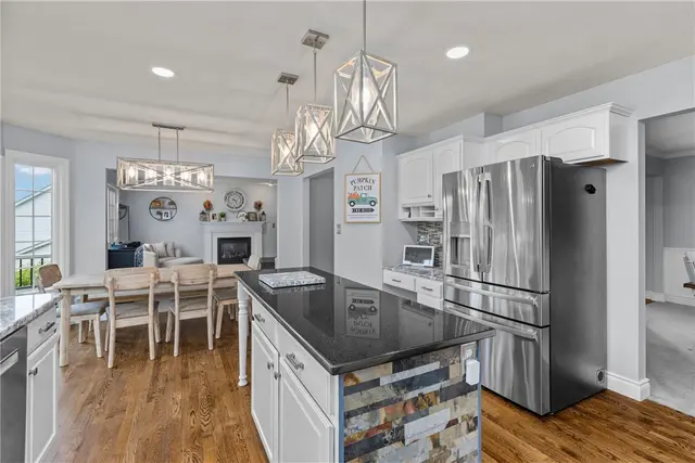 627 Alex Ct gallery image 38