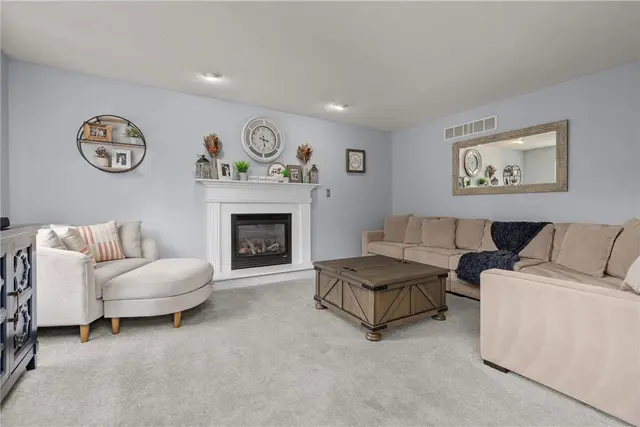 627 Alex Ct gallery image 41