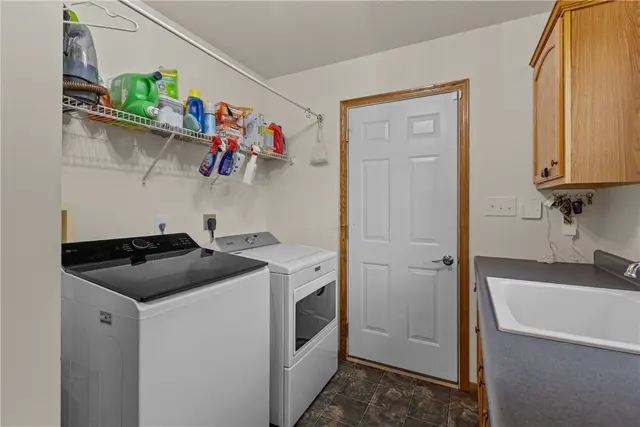 627 Alex Ct gallery image 44