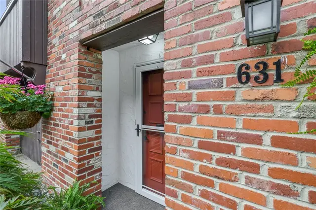 631 Maplewood Court gallery image 20