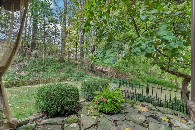 631 Maplewood Court gallery image 28