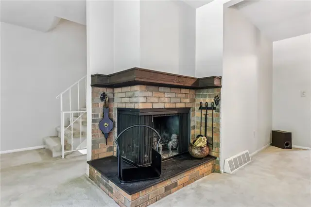 631 Maplewood Court gallery image 34