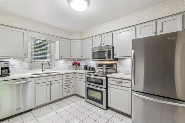631 Maplewood Court gallery image 37