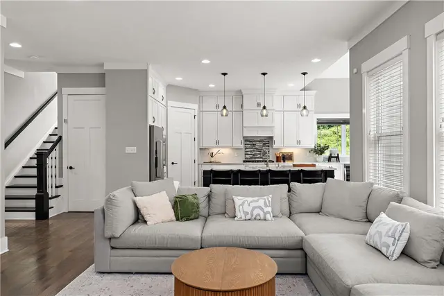 637 Chilliwack Ln gallery image 5