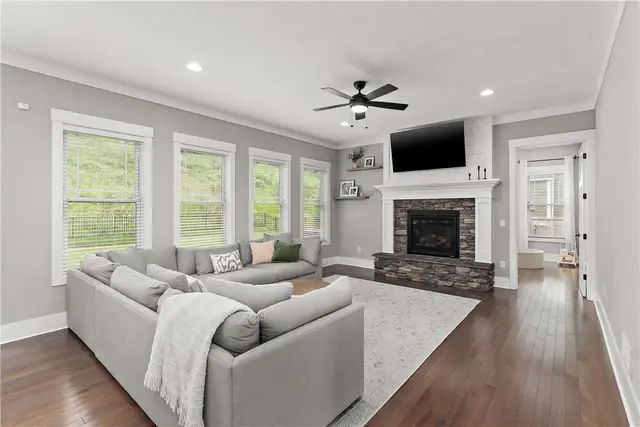 637 Chilliwack Ln gallery image 12